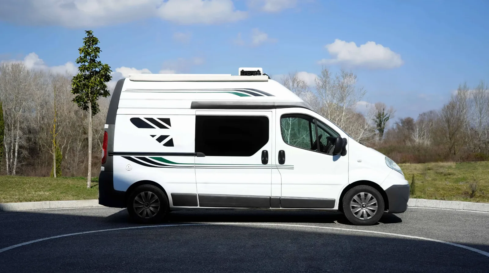 Renault 2010 campervan, photograph 6 of 6